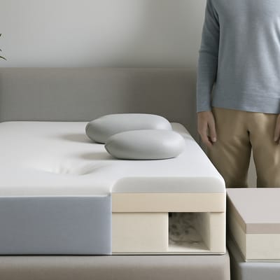 What are the main benefits and limitations of memory foam?